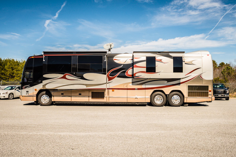 2005 Prevost Featherlite H3-45 For Sale