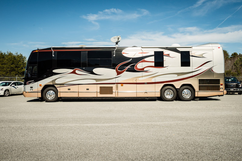 2005 Prevost Featherlite H3-45 For Sale