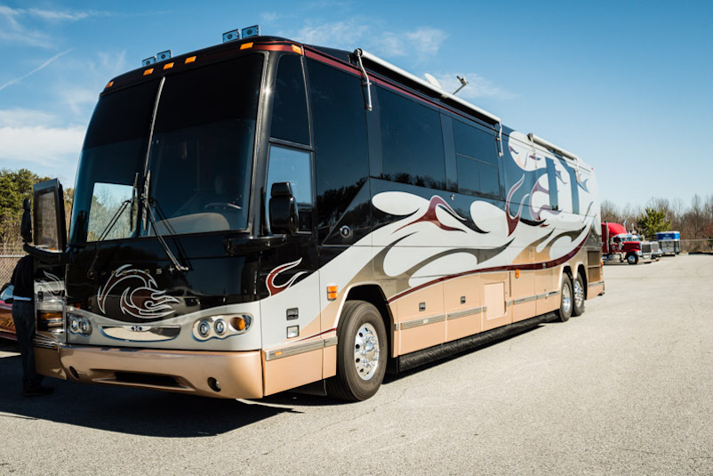 2005 Prevost Featherlite H3-45 For Sale