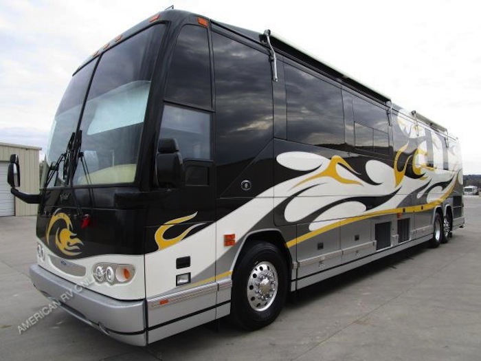 2005 Prevost Featherlite H3-45 For Sale