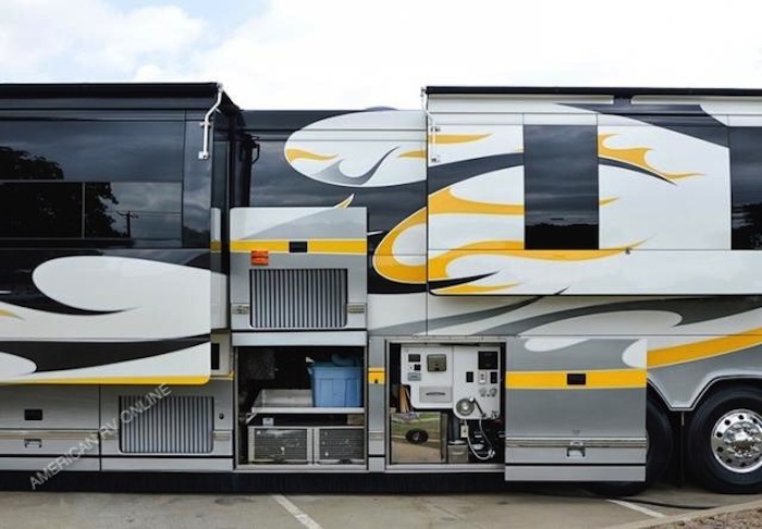 2005 Prevost Featherlite H3-45 For Sale