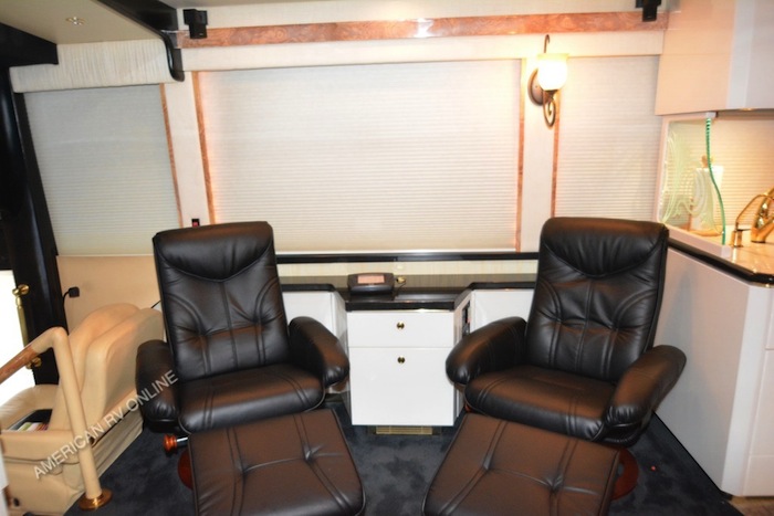 2005 Prevost Featherlite H3-45 For Sale