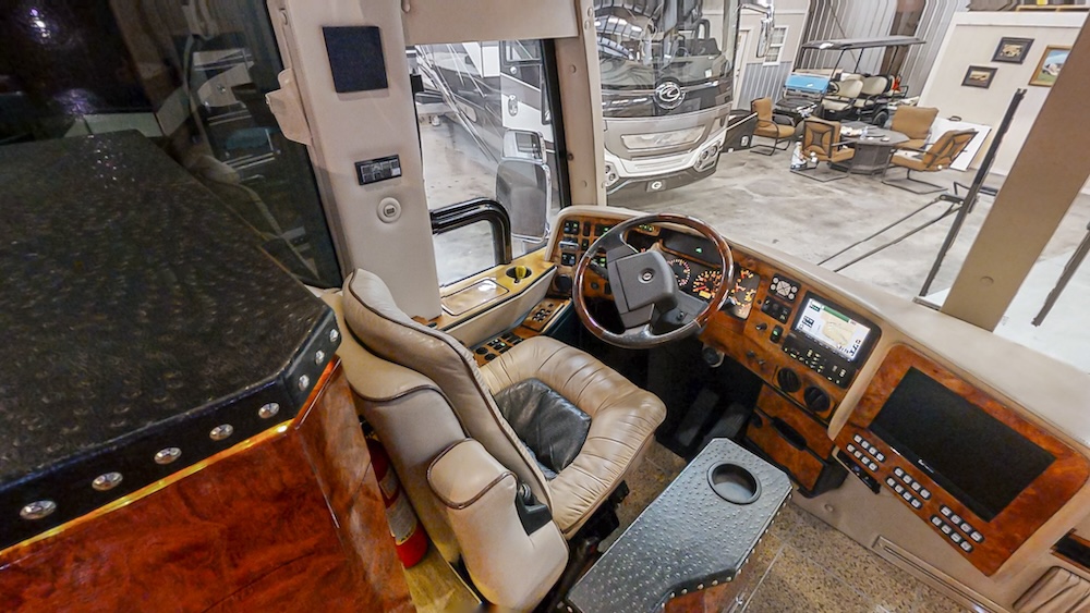 2005 Prevost Featherlite  H3-45 For Sale