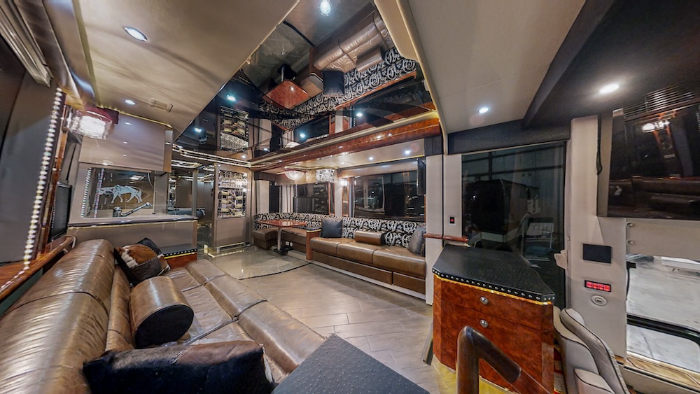 2005 Prevost Featherlite  H3-45 For Sale