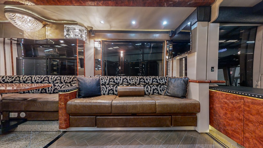 2005 Prevost Featherlite  H3-45 For Sale