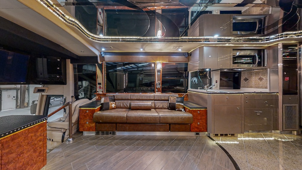 2005 Prevost Featherlite  H3-45 For Sale