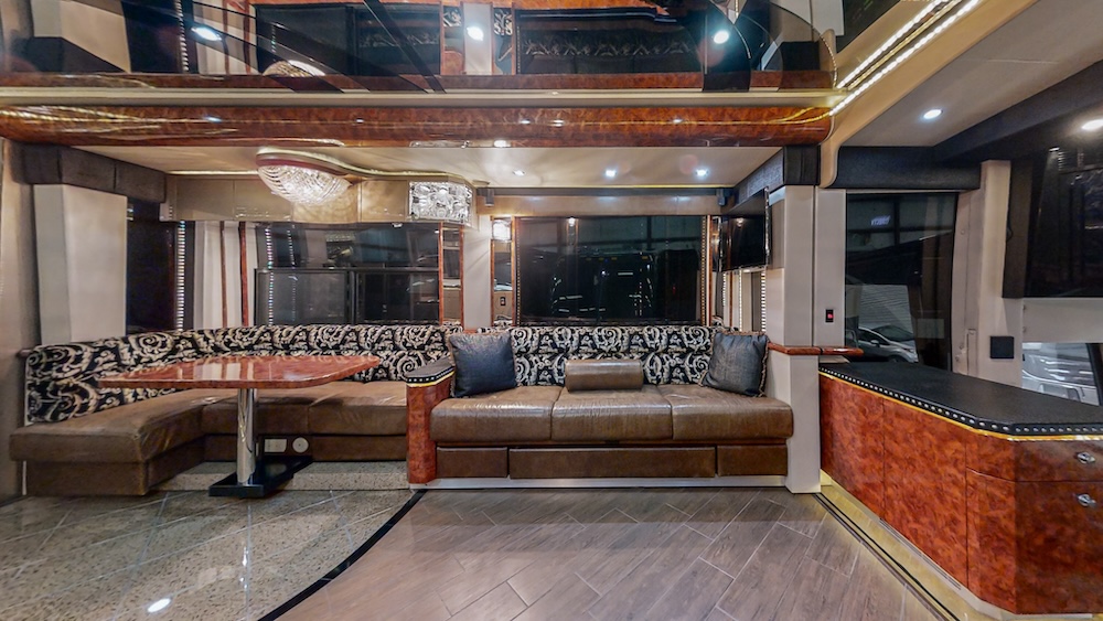 2005 Prevost Featherlite  H3-45 For Sale