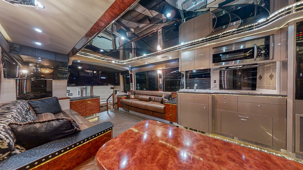 2005 Prevost Featherlite  H3-45 For Sale