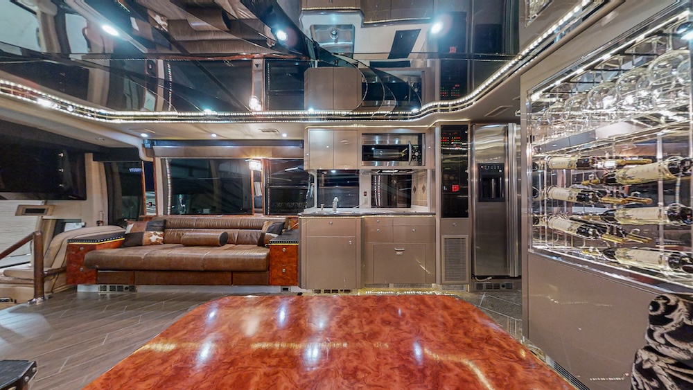 2005 Prevost Featherlite  H3-45 For Sale