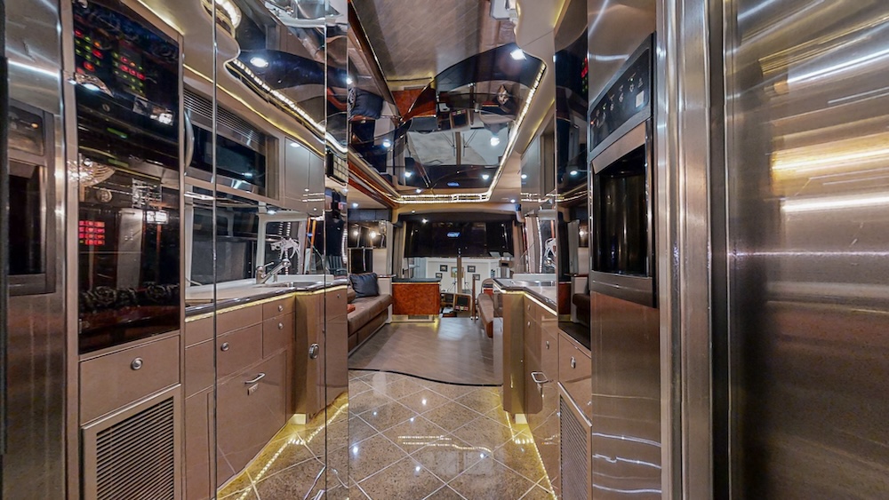 2005 Prevost Featherlite  H3-45 For Sale