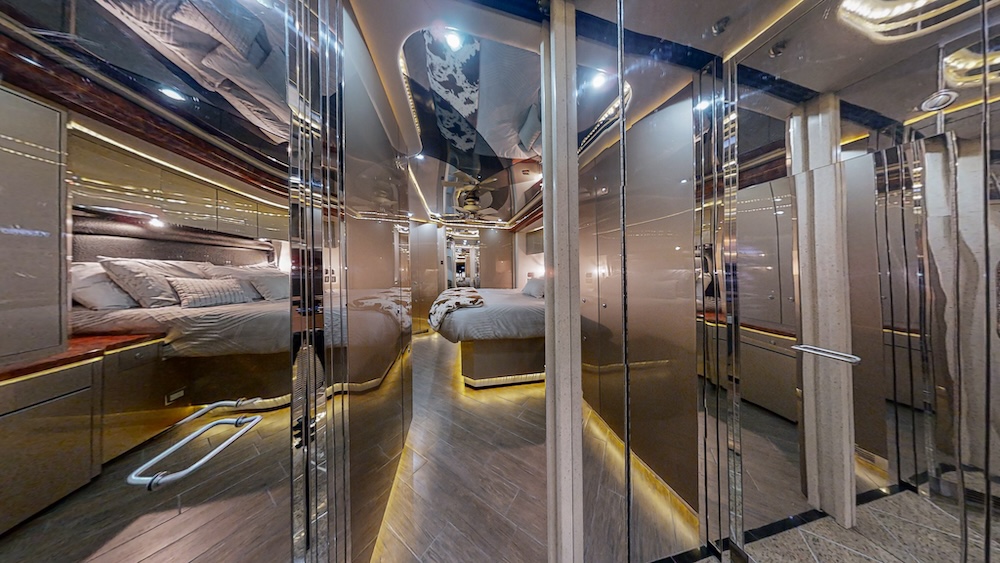 2005 Prevost Featherlite  H3-45 For Sale