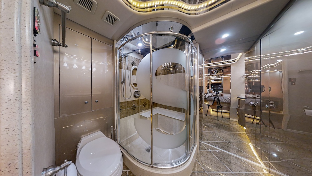 2005 Prevost Featherlite  H3-45 For Sale