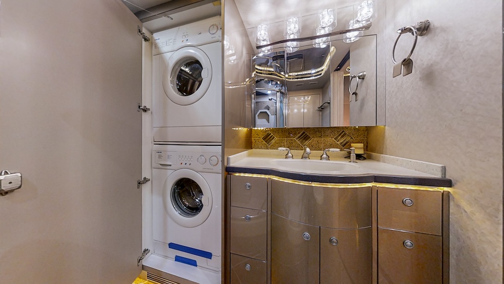2005 Prevost Featherlite  H3-45 For Sale