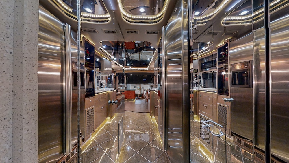 2005 Prevost Featherlite  H3-45 For Sale
