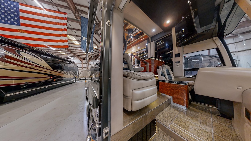 2005 Prevost Featherlite  H3-45 For Sale