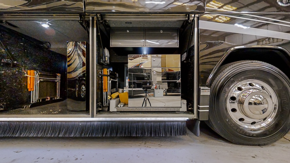2005 Prevost Featherlite  H3-45 For Sale