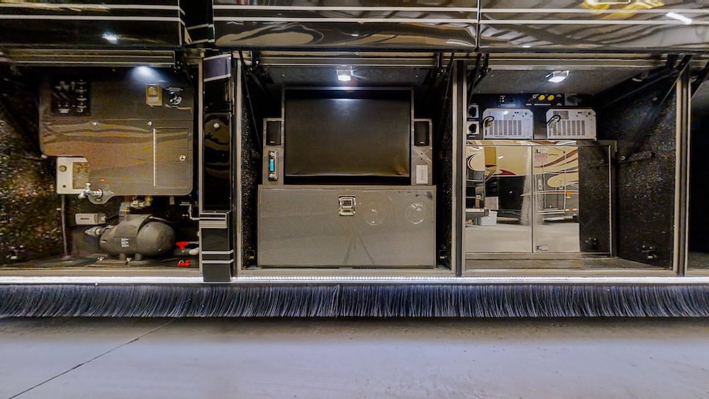 2005 Prevost Featherlite  H3-45 For Sale