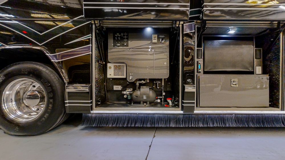2005 Prevost Featherlite  H3-45 For Sale