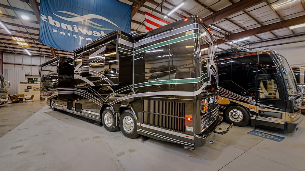2005 Prevost Featherlite  H3-45 For Sale