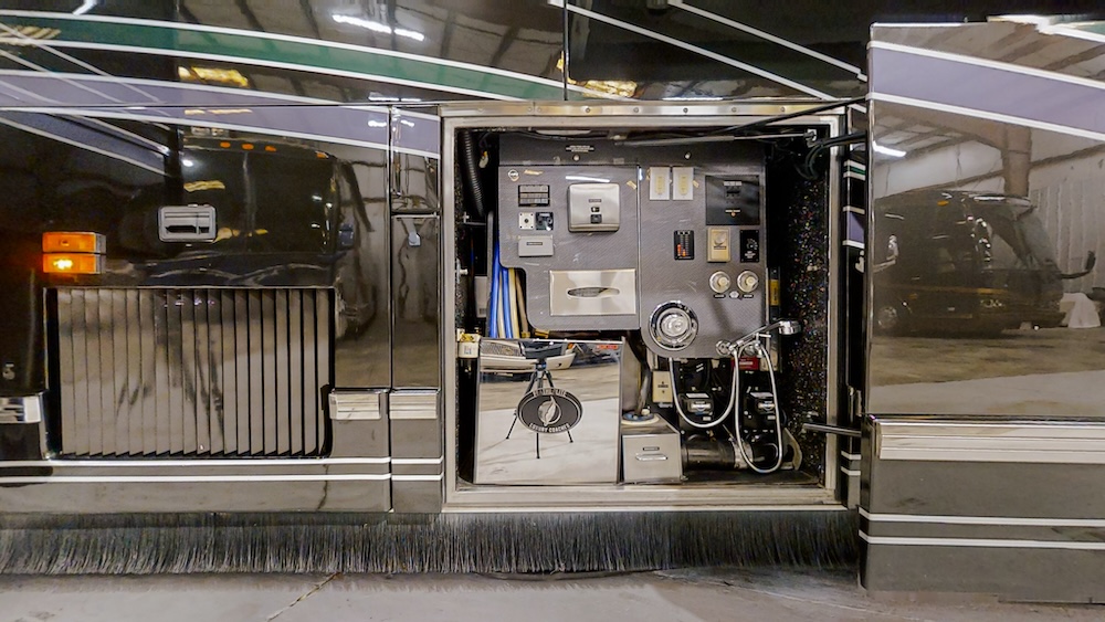2005 Prevost Featherlite  H3-45 For Sale