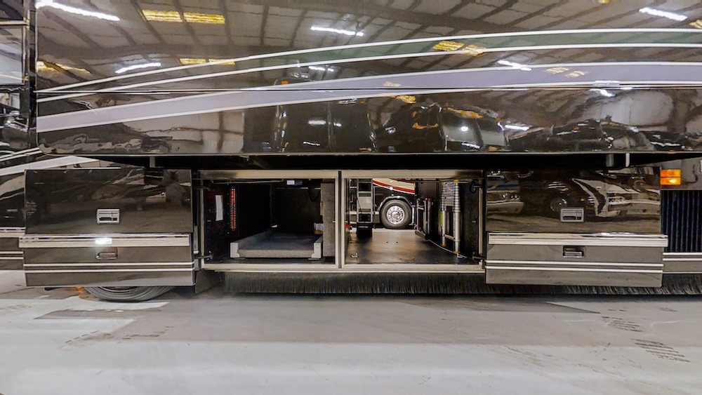 2005 Prevost Featherlite  H3-45 For Sale