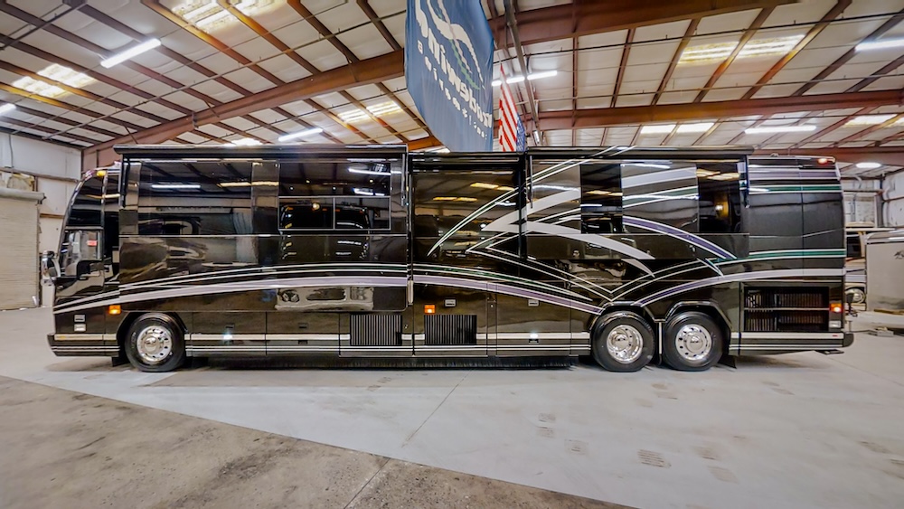 2005 Prevost Featherlite  H3-45 For Sale