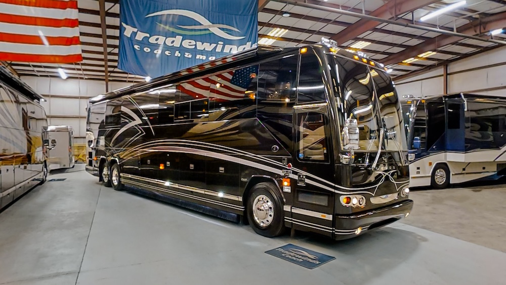 2005 Prevost Featherlite  H3-45 For Sale