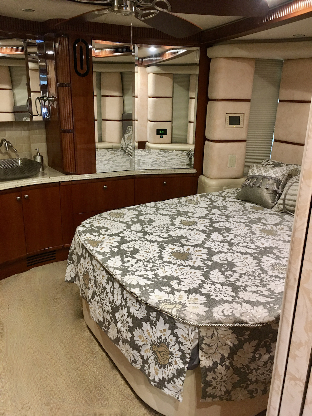 2005 Prevost Liberty H3-45 For Sale