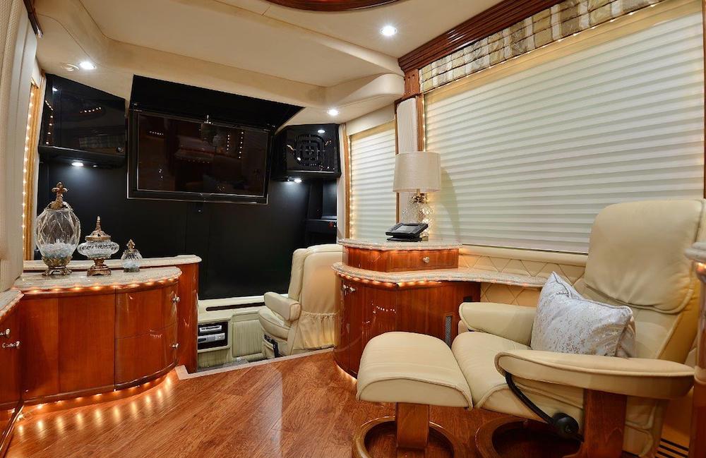 2005 Prevost Liberty H3-45 For Sale