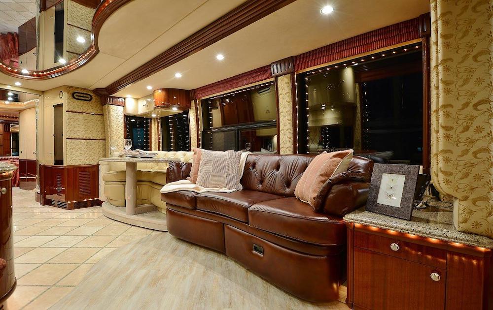 2005 Prevost Liberty H3-45 For Sale