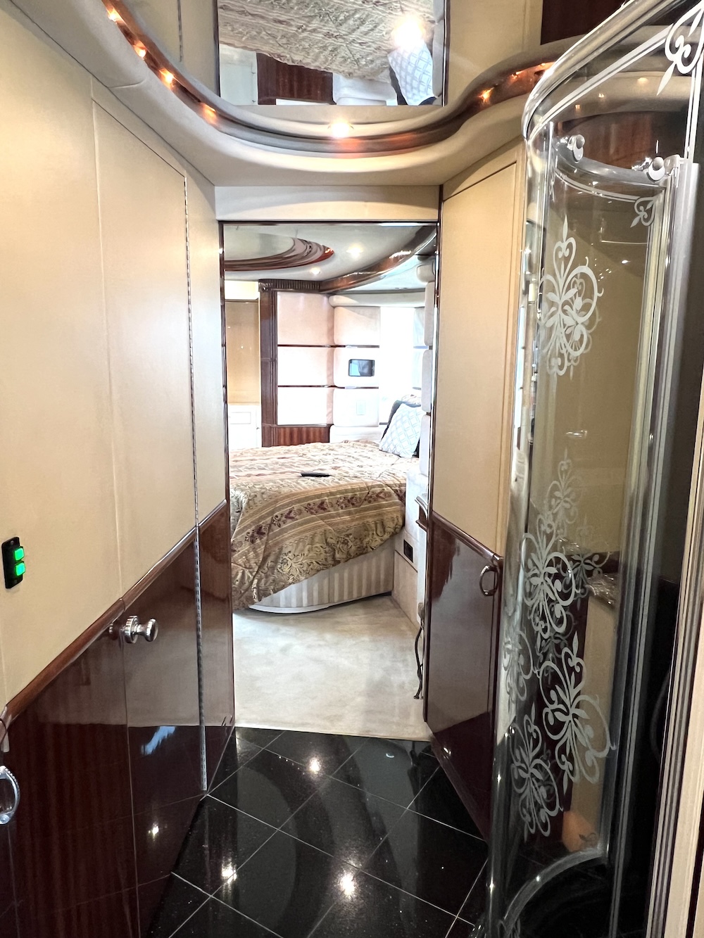 2005 Prevost Liberty XLII For Sale