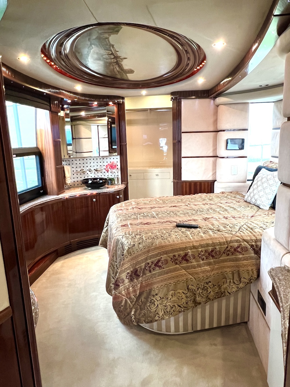 2005 Prevost Liberty XLII For Sale