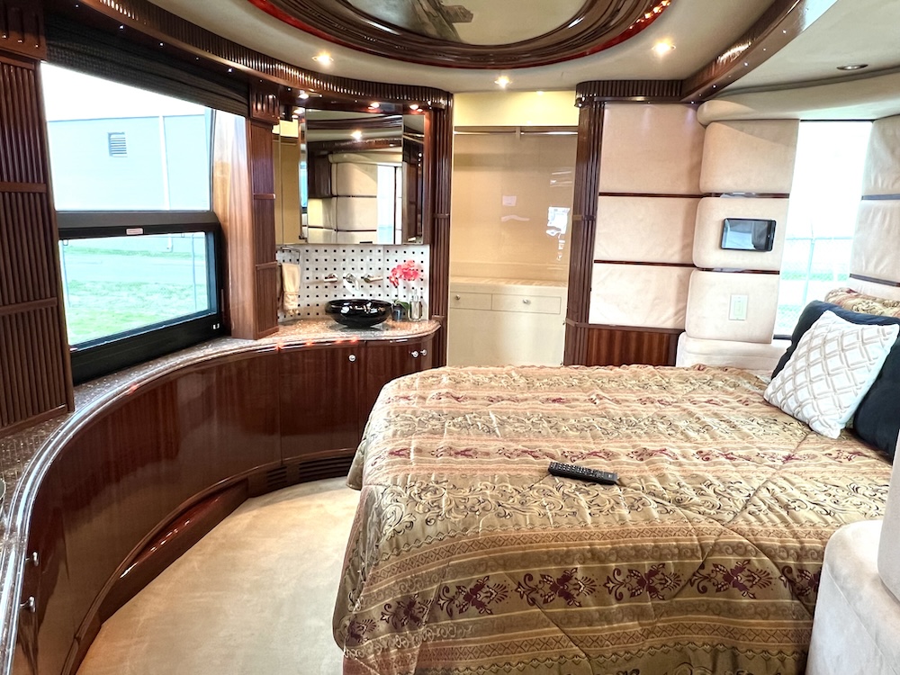 2005 Prevost Liberty XLII For Sale