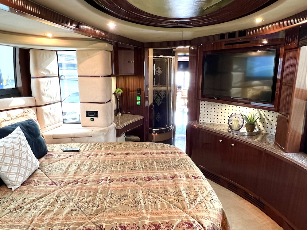 2005 Prevost Liberty XLII For Sale