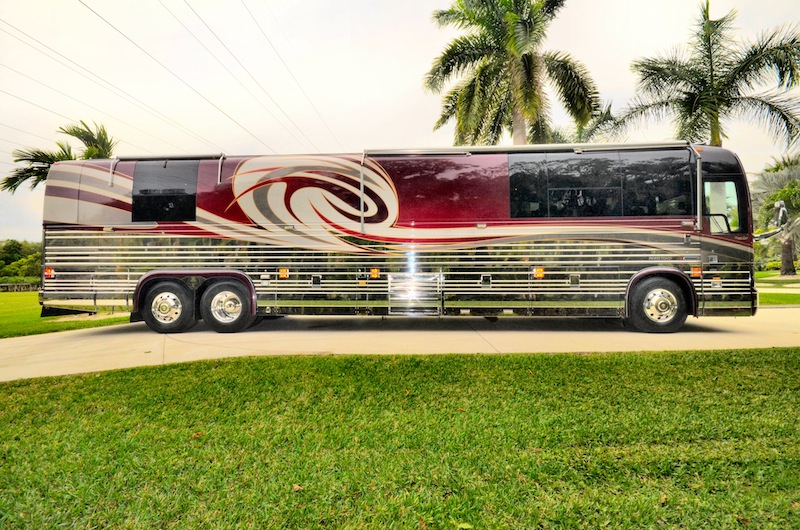 2005 Prevost Liberty Elegant Lady XLIIDouble Slide Everett Edition