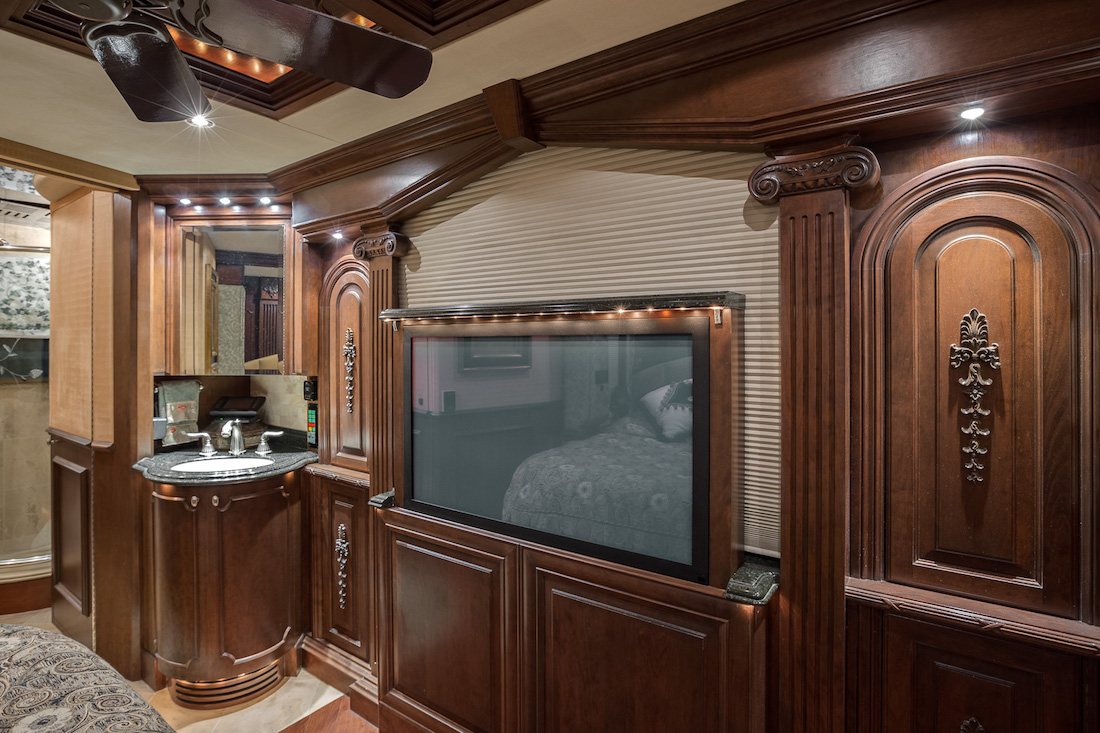 2005 Prevost Liberty XLII For Sale