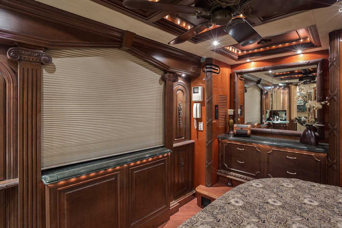 2005 Prevost Liberty XLII For Sale