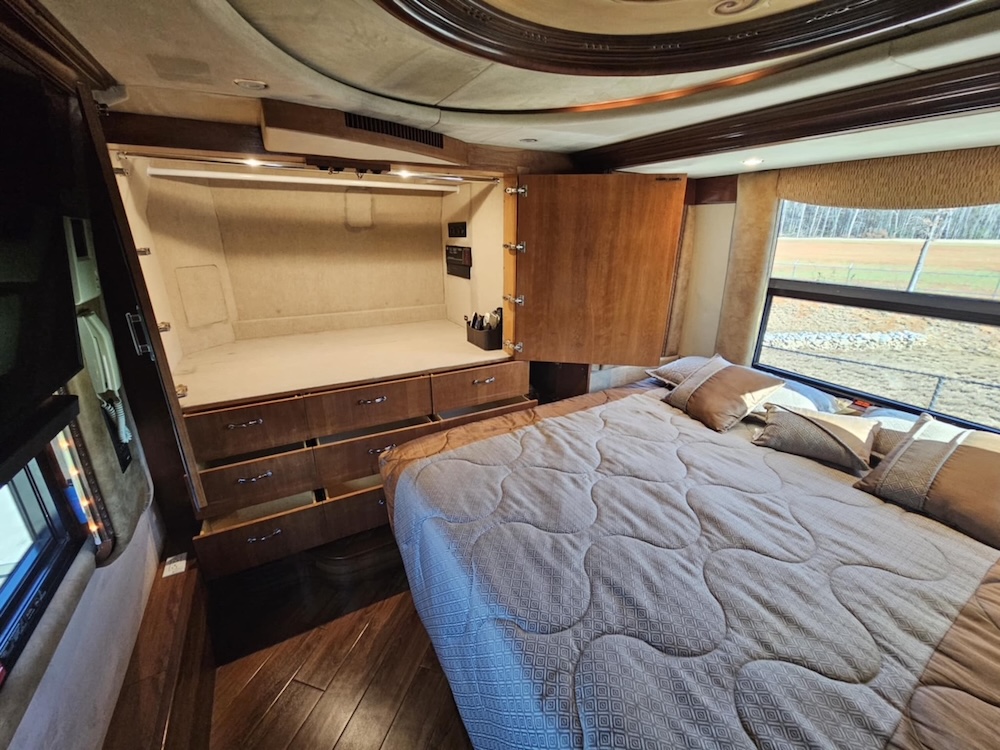 2005 Prevost Liberty XLII For Sale