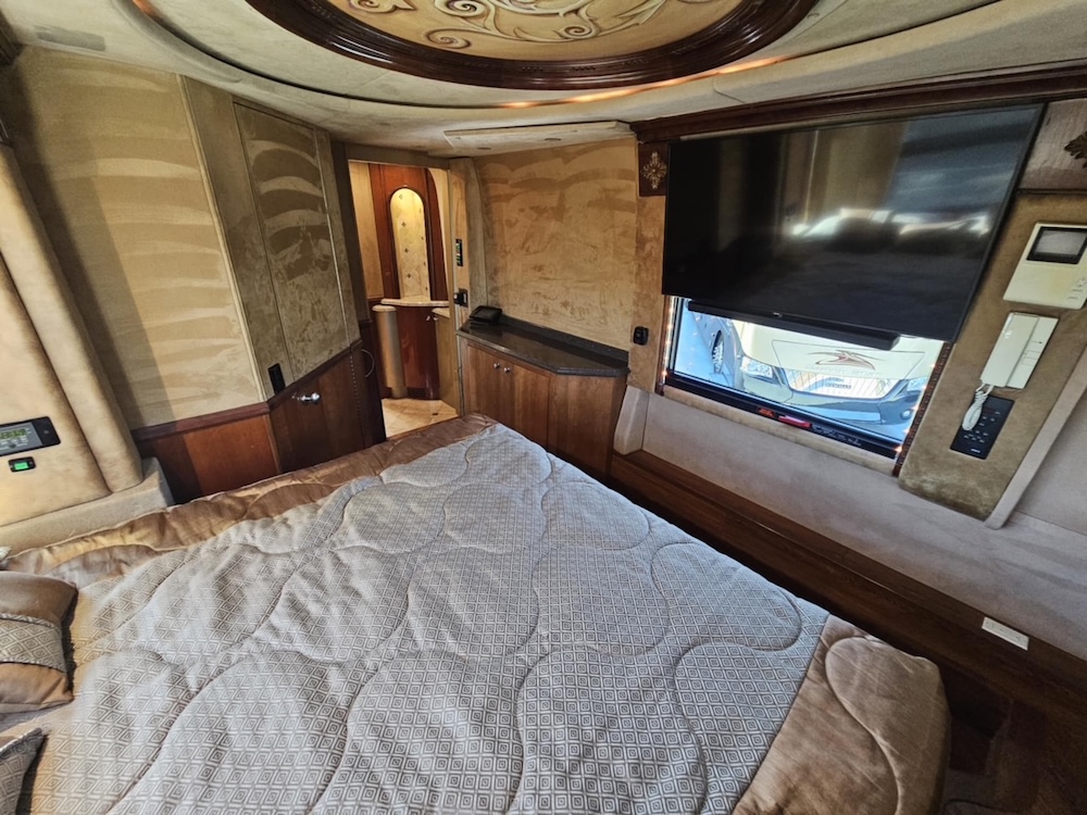 2005 Prevost Liberty XLII For Sale