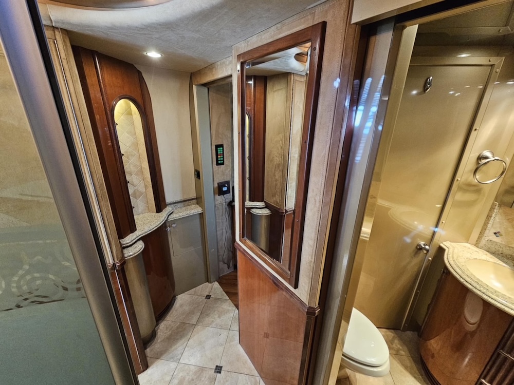 2005 Prevost Liberty XLII For Sale