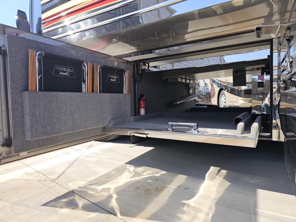 2005 Prevost Liberty XLII For Sale