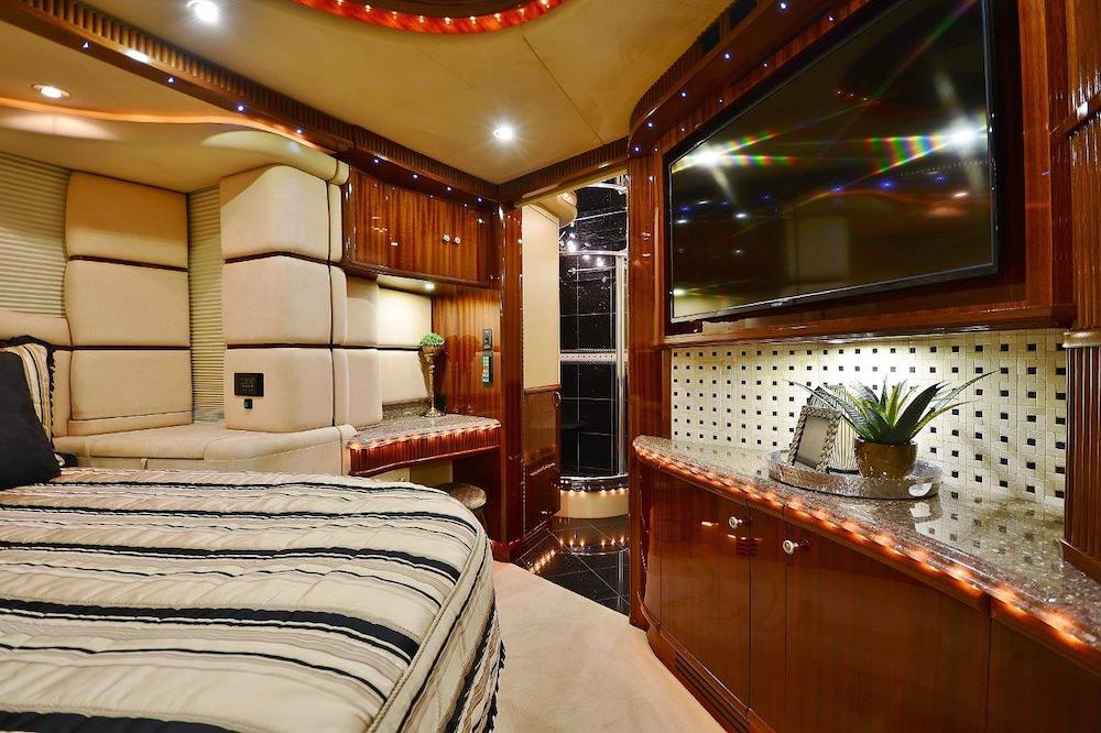 2005 Prevost Liberty XLII For Sale