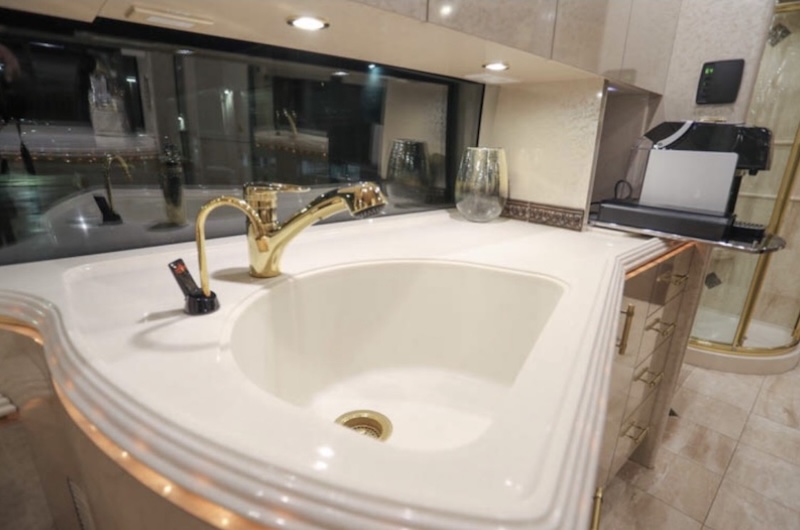 2005 Prevost Marathon H3-45 For Sale