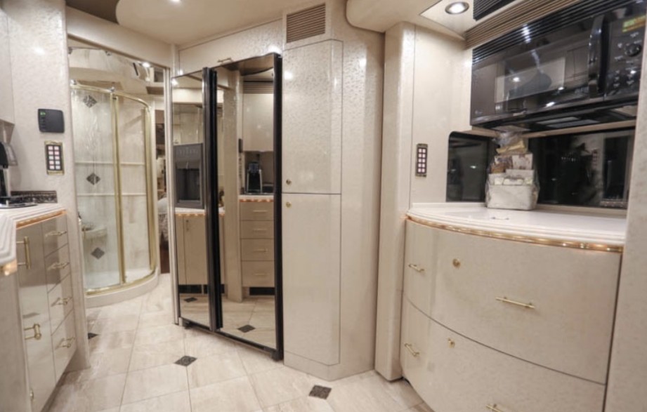 2005 Prevost Marathon H3-45 For Sale