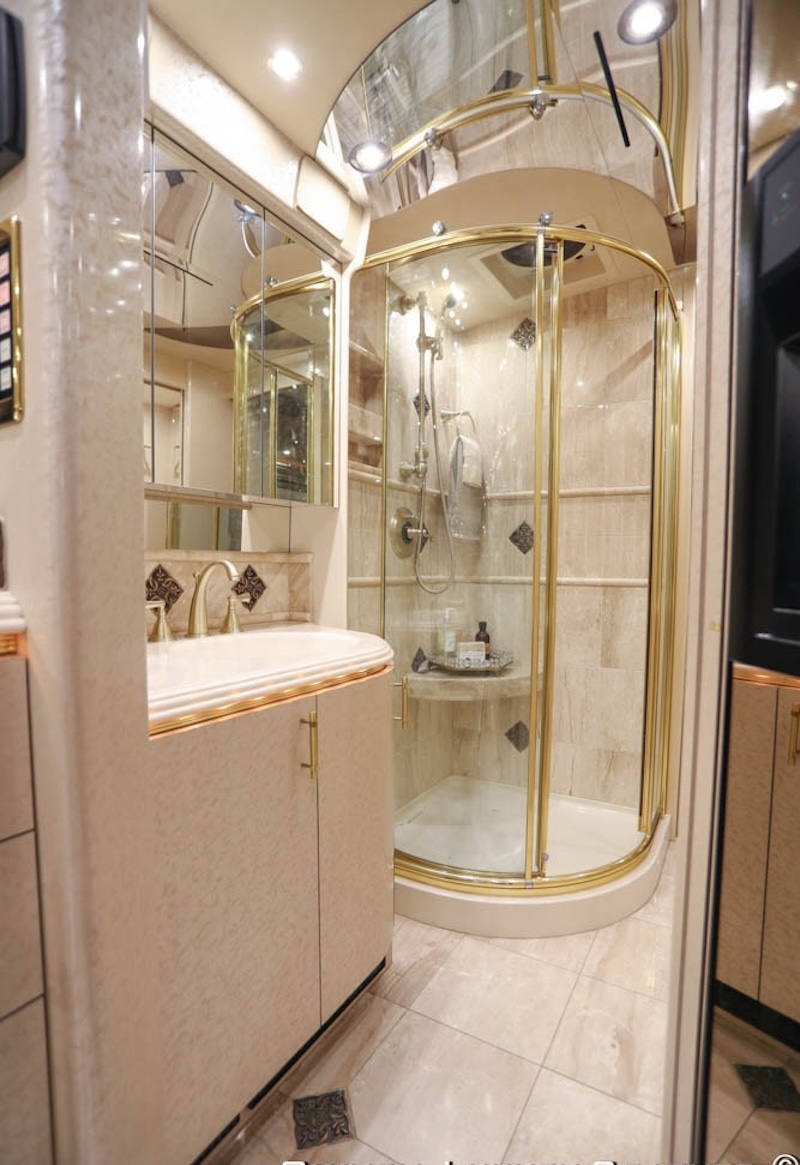 2005 Prevost Marathon H3-45 For Sale