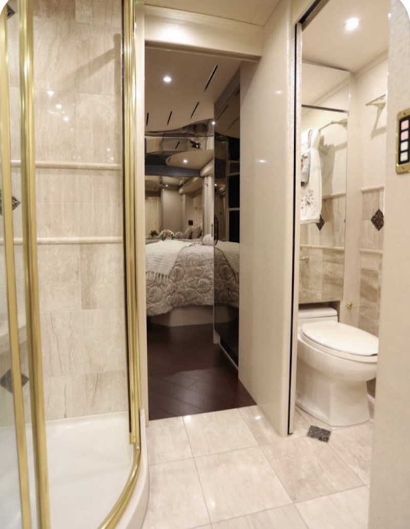 2005 Prevost Marathon H3-45 For Sale