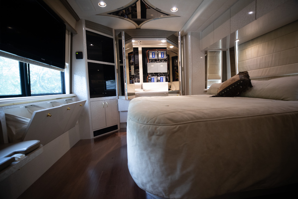 2005 Prevost Marathon H3-45 For Sale