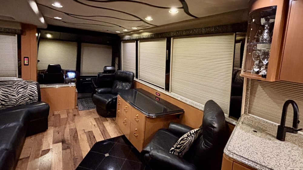 2005 Prevost Marathon XLII For Sale
