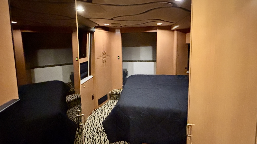 2005 Prevost Marathon XLII For Sale