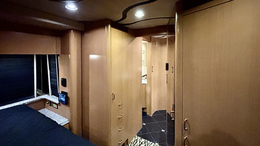 2005 Prevost Marathon XLII For Sale